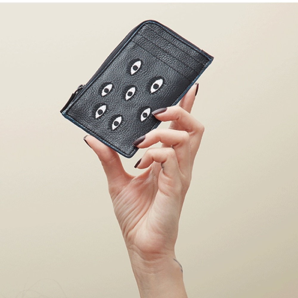 Min and Mon Fausto cardholder